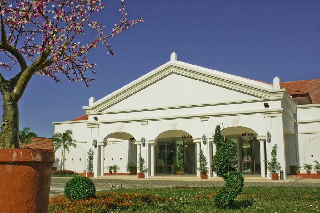 Ilocos Norte Hotel & Convention Center لواوْغ المظهر الخارجي الصورة