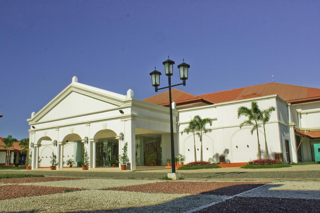 Ilocos Norte Hotel & Convention Center لواوْغ المظهر الخارجي الصورة